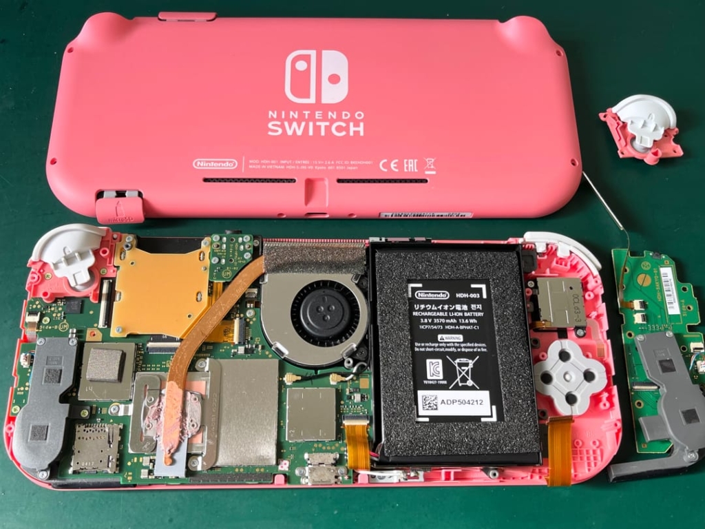 Nintendo Switch Liteの分解