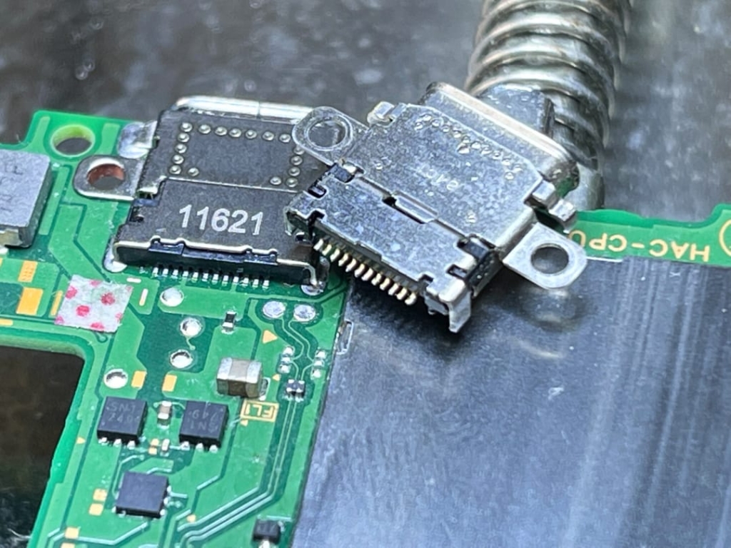ニンテンドースイッチの充電端子修理