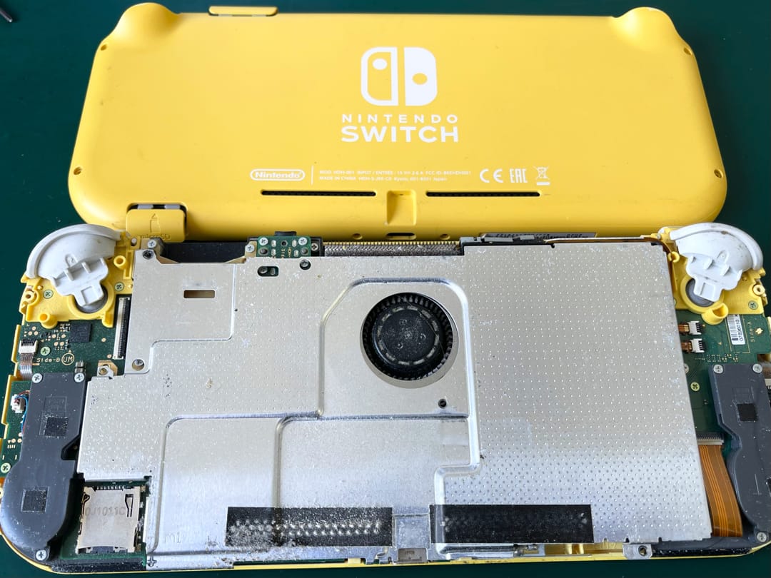 スイッチライトの液晶割れも即日修理│奈良のswitch修理専門店 │リペアラボ 奈良店