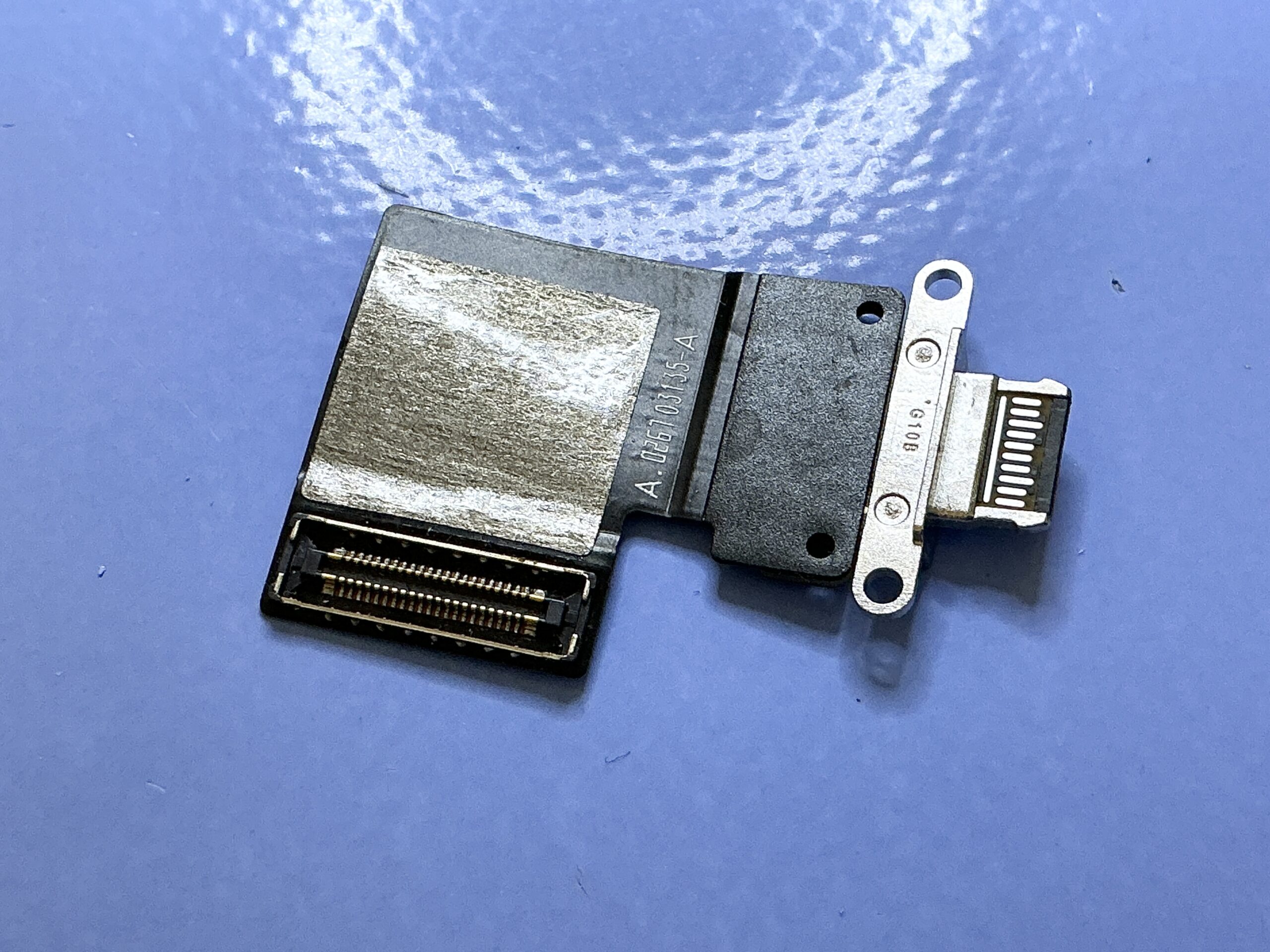 奈良市 iPad Pro 12.9(第4世代)充電できない原因 充電コネクタの破損状態