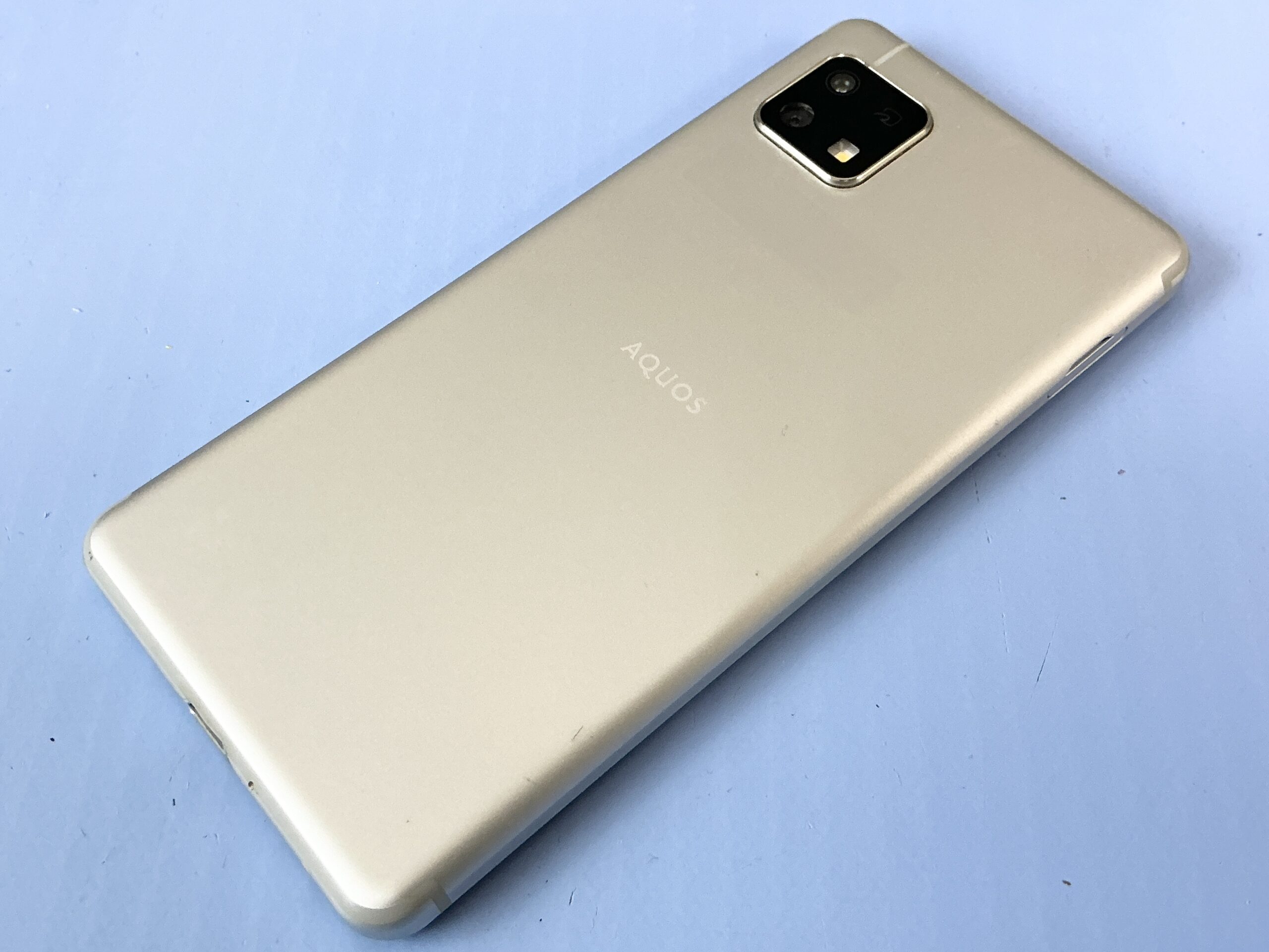 奈良市 AQUOS sense4 バッテリー劣化 修理前の外観確認