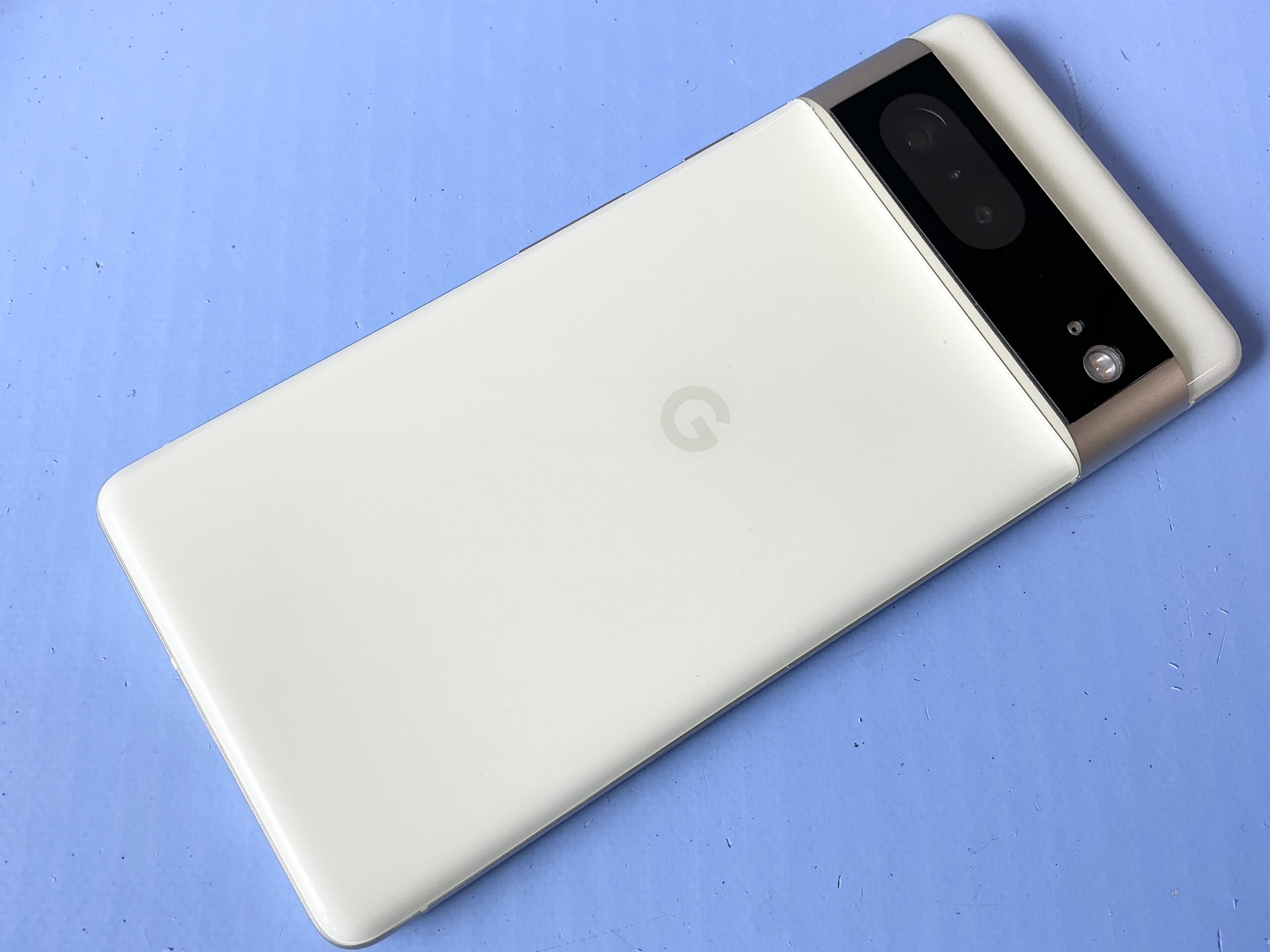 バッテリー膨張のGoogle Pixel 7 修理前