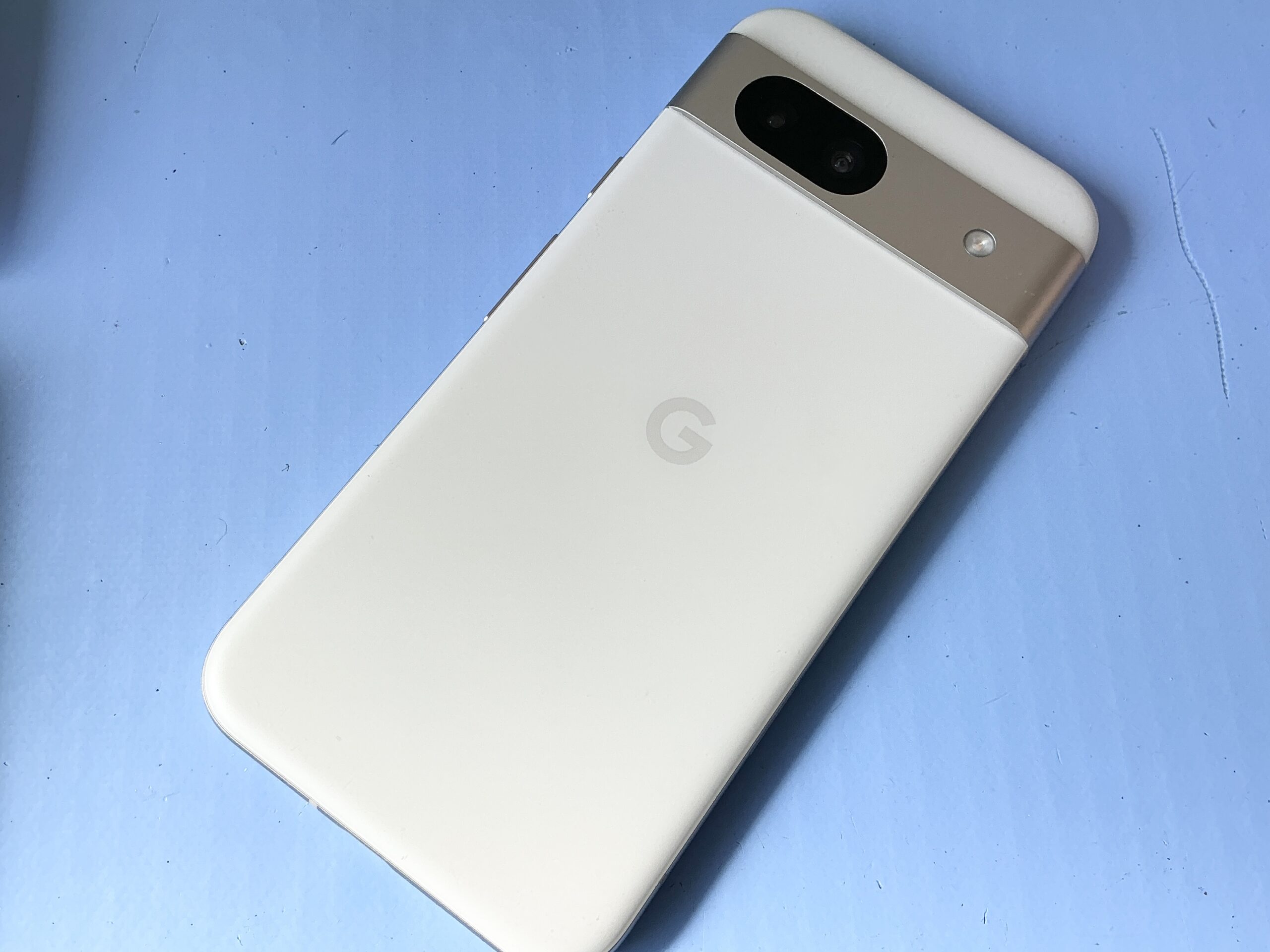 液晶表示異常のGoogle Pixel 8a 修理前