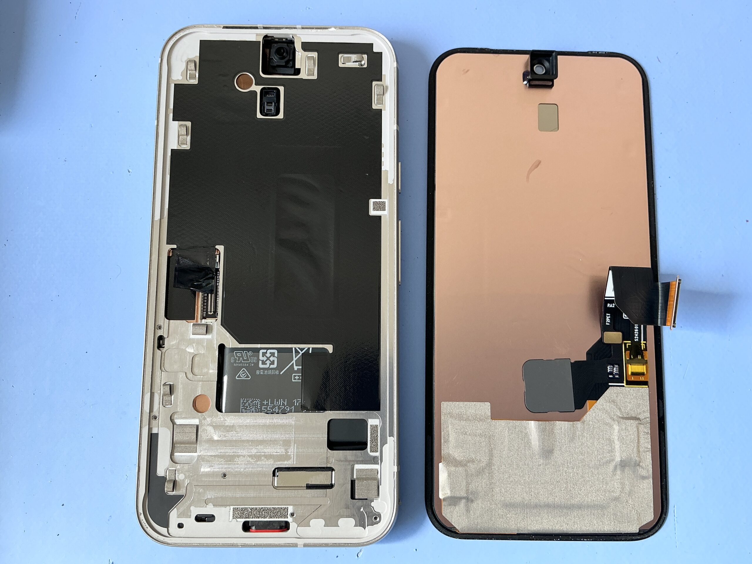 Google Pixel 8a 画面交換修理 作業中