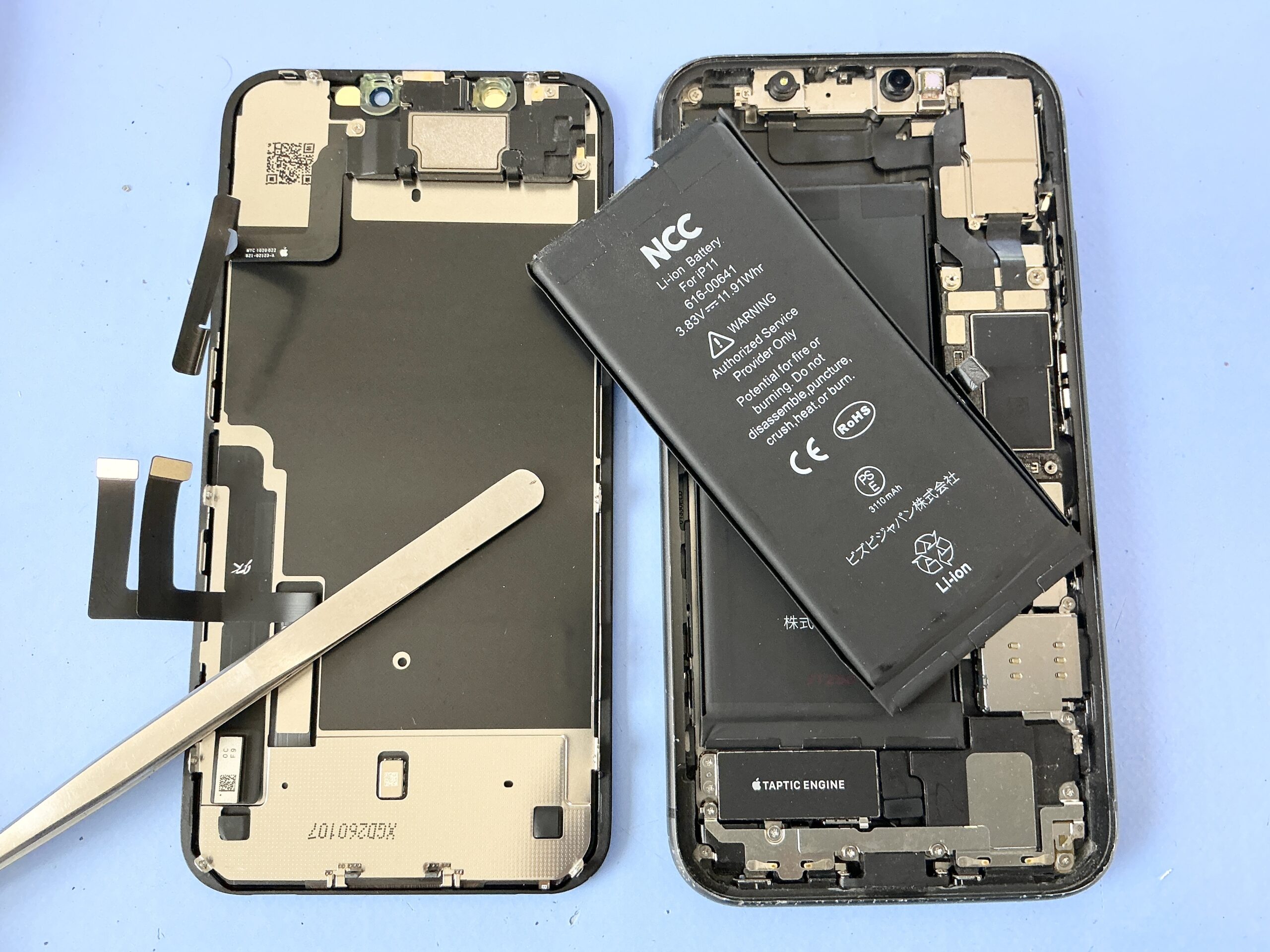 iPhone 11 内部クリーニングとバッテリー交換