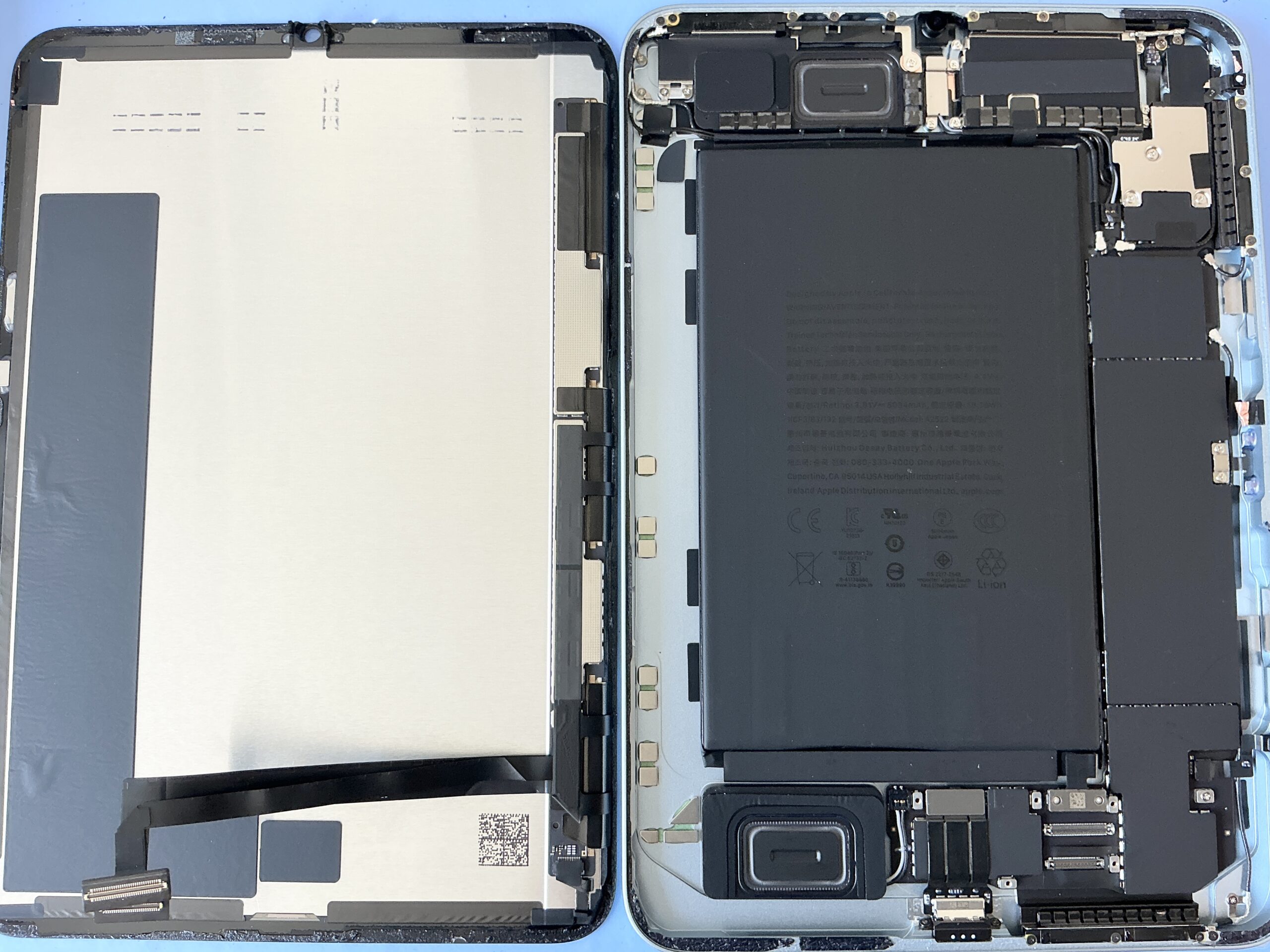 iPad mini6 充電コネクタ交換修理 作業中の様子