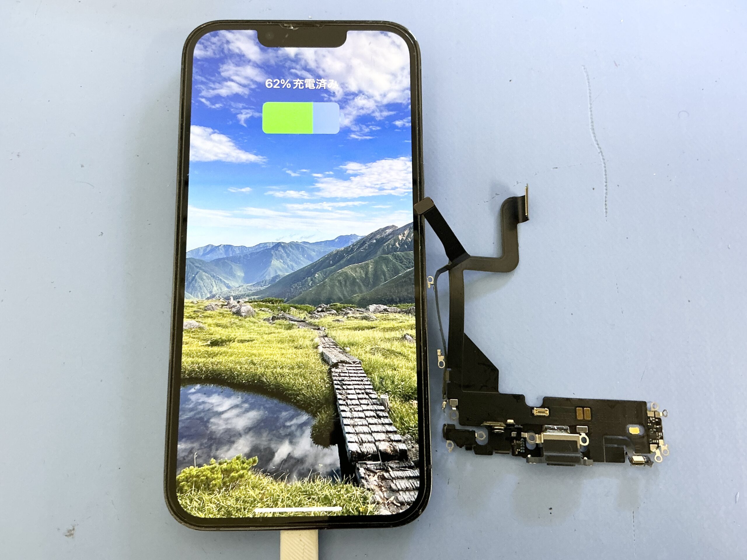 iPhone 13 Pro 充電コネクタ修理完了 正常に充電できるようになった状態