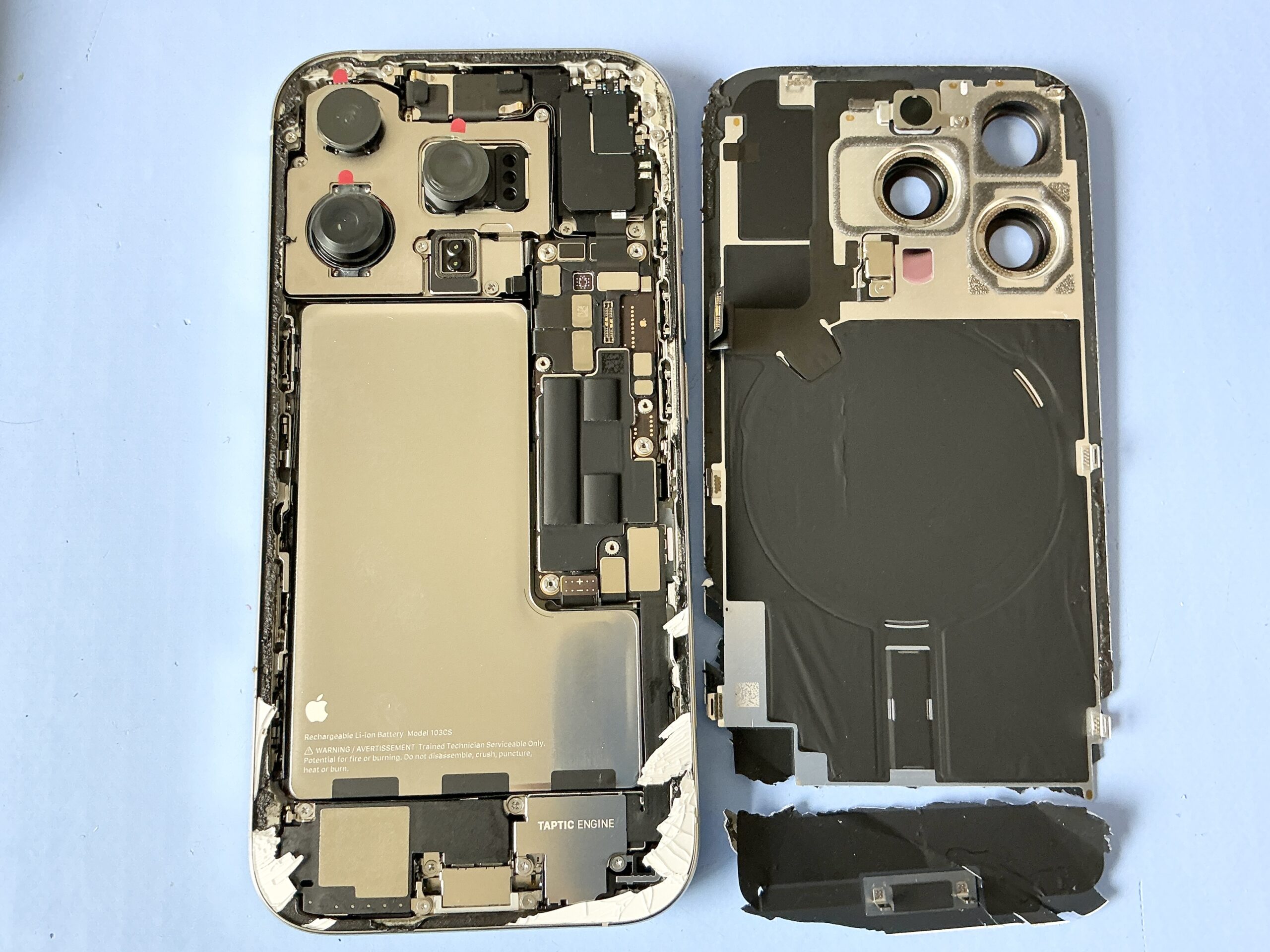 iPhone 16 Pro 背面ガラス交換 作業中