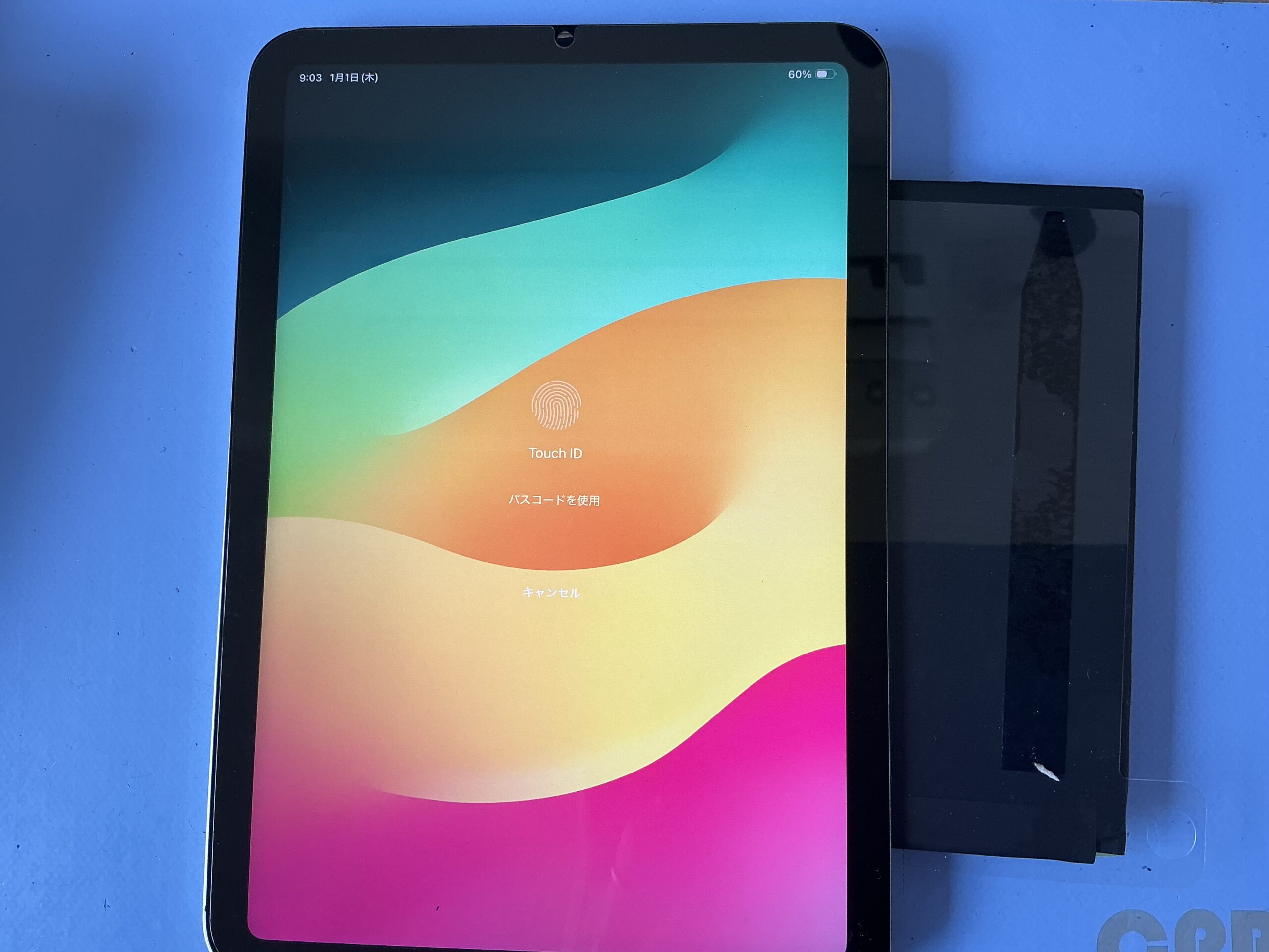 iPad mini 6 基板修理作業中の様子