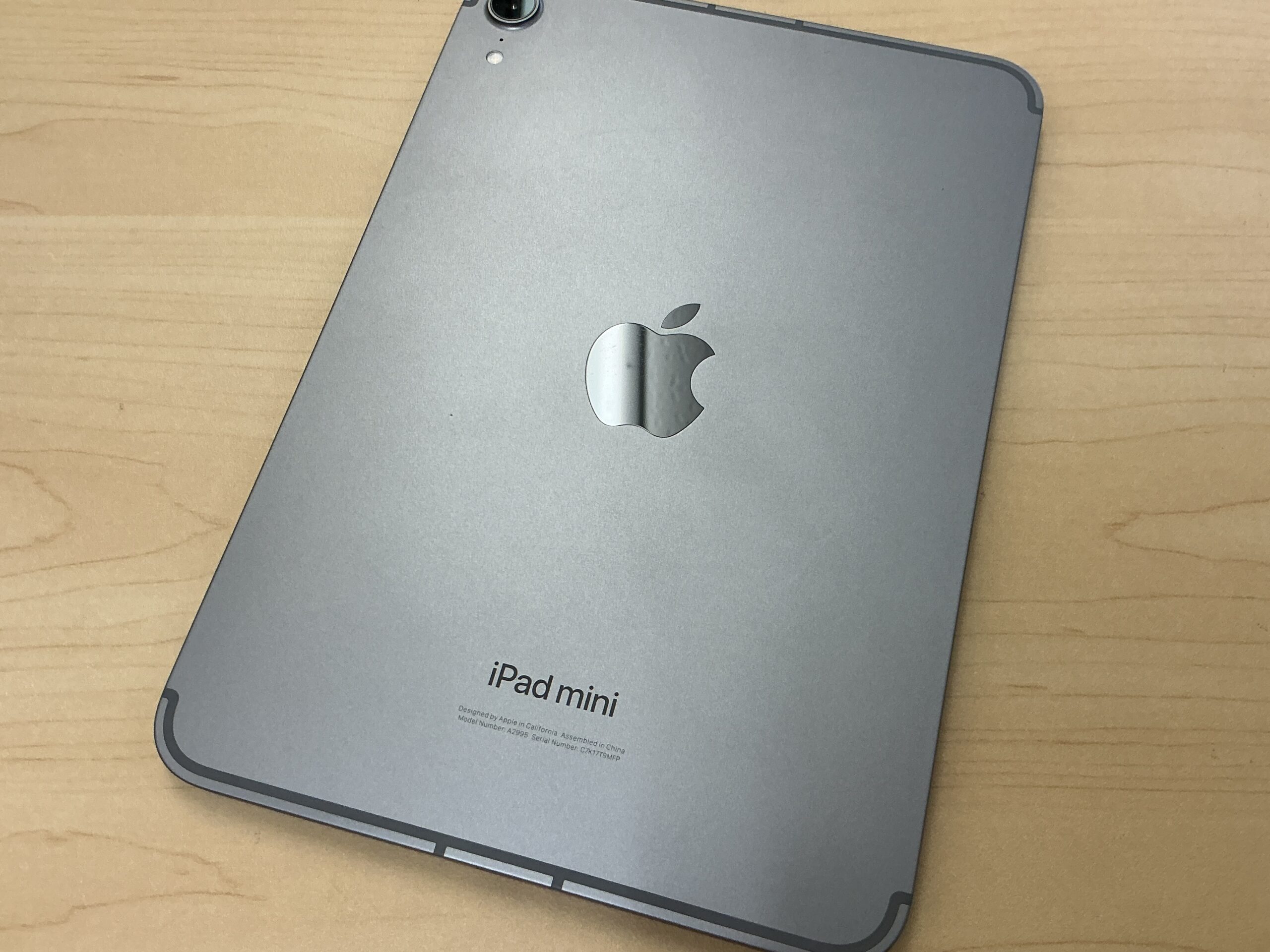 生駒市のお客様から持ち込まれた画面が映らないiPad mini 7(A17 Pro)の修理前の外観